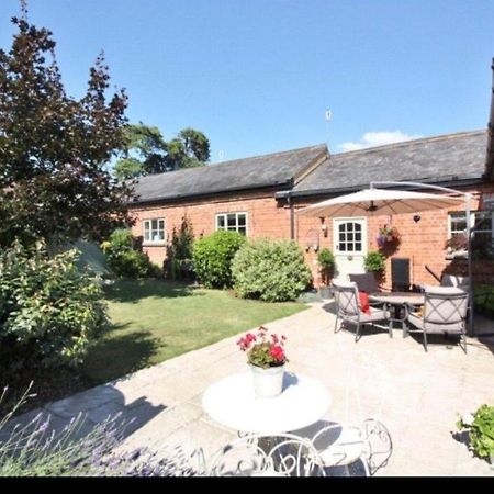 Stunning Barn Private Hot Tub Malvern & Worcester Sleeps 6 Buitenkant foto