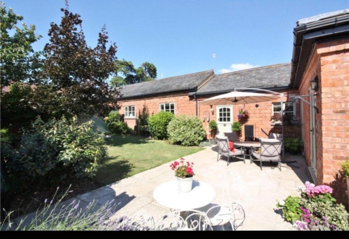 Stunning Barn Private Hot Tub Malvern & Worcester Sleeps 6 Buitenkant foto